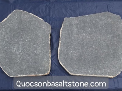 Đá basalt bước chân khò mặt